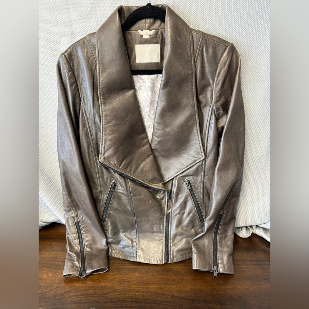 NWOT SOIA & KYO. Rustic Brown large drop lapel lambskin leather jacket.